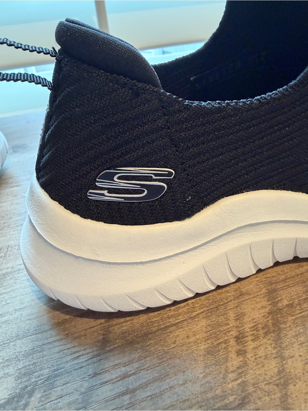 Skechers Women's Black Air Cooled Memory Foam Slip-On Shoes | Size 8.5 - Picture 5 of 10